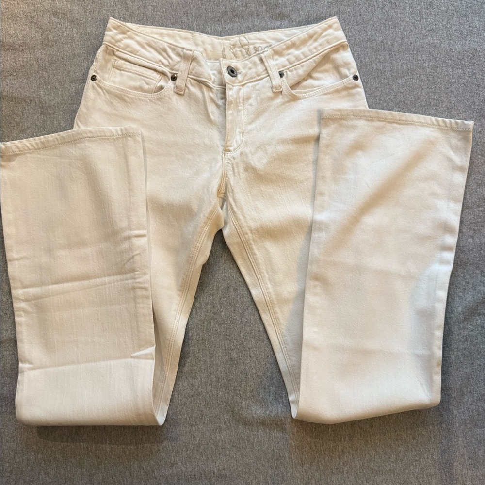 Chip&Pepper LowRise White Jeans
Front rise:7.5” Waist:28”modified26” Inseam:31”